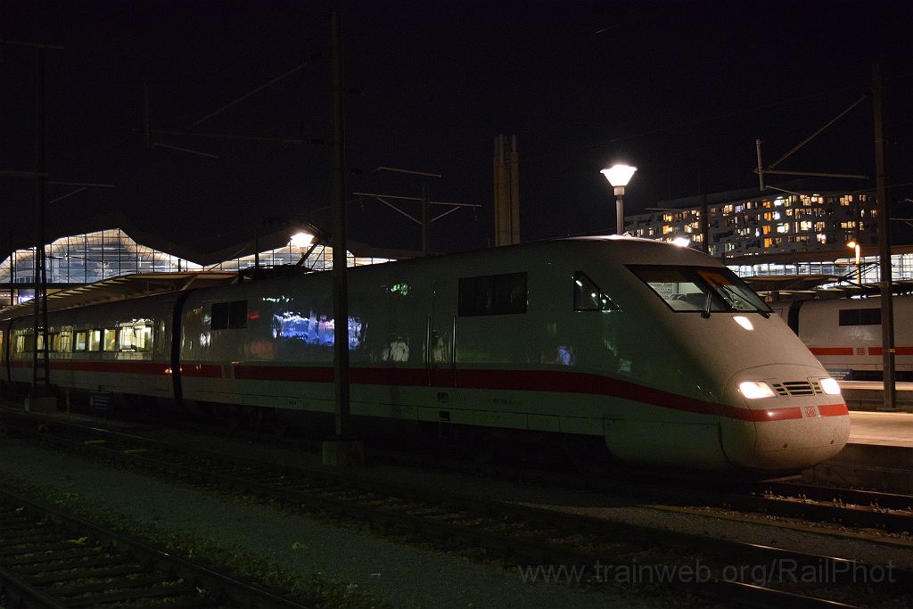 3763-0041-101115.jpg - DBAG ICE 401.085-6 / Basel SBB 10.11.2015