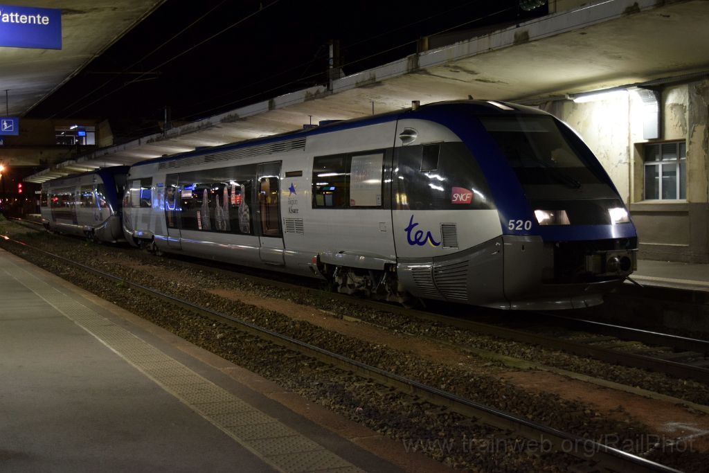 3764-0022-101115.jpg - SNCF X 73520 "Herrlisheim" + X 73551 "Saverne" / Mulhouse-Ville 10.11.2015