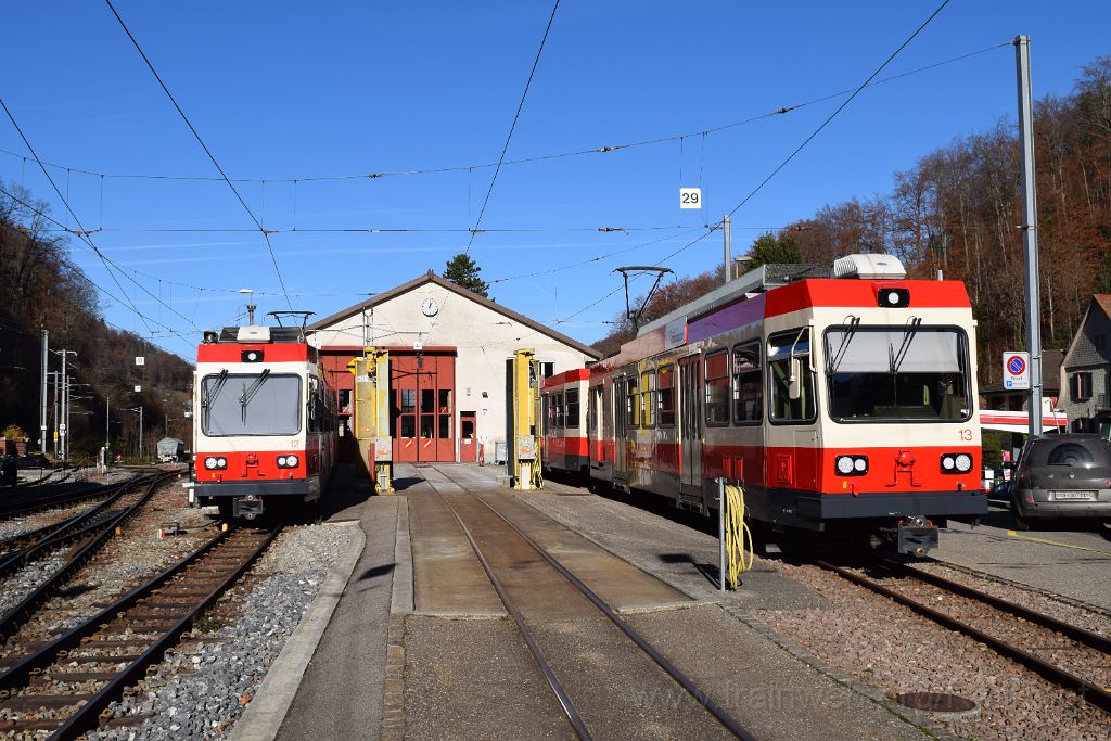 3765-0001-121115.jpg - WB BDe 4/4 13 "Hölstein" + BDe 4/4 12 "Oberdorf" / Waldenburg 12.11.2015