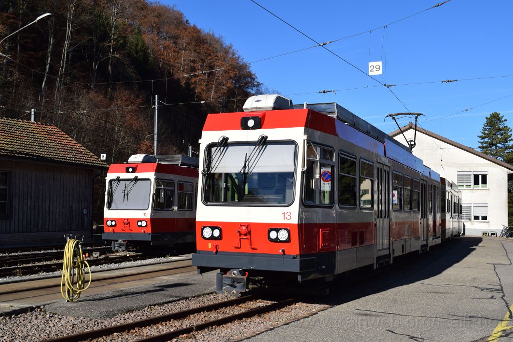 3765-0003-121115.jpg - WB BDe 4/4 13 "Hölstein" + BDe 4/4 12 "Oberdorf" / Waldenburg 12.11.2015