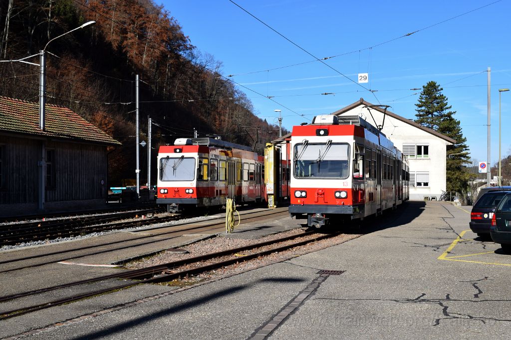 3765-0007-121115.jpg - WB BDe 4/4 13 "Hölstein" + BDe 4/4 12 "Oberdorf" / Waldenburg 12.11.2015