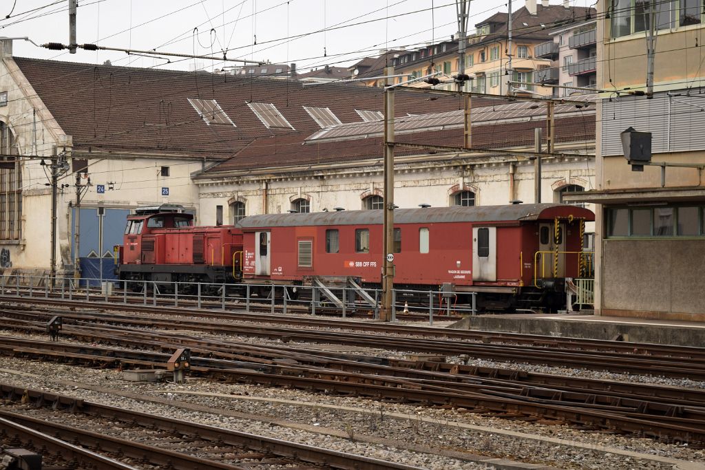3773-0018-131115.jpg - SBB-CFF Bm 4/4 18443 + XAs 100 / Lausanne 13.11.2015
