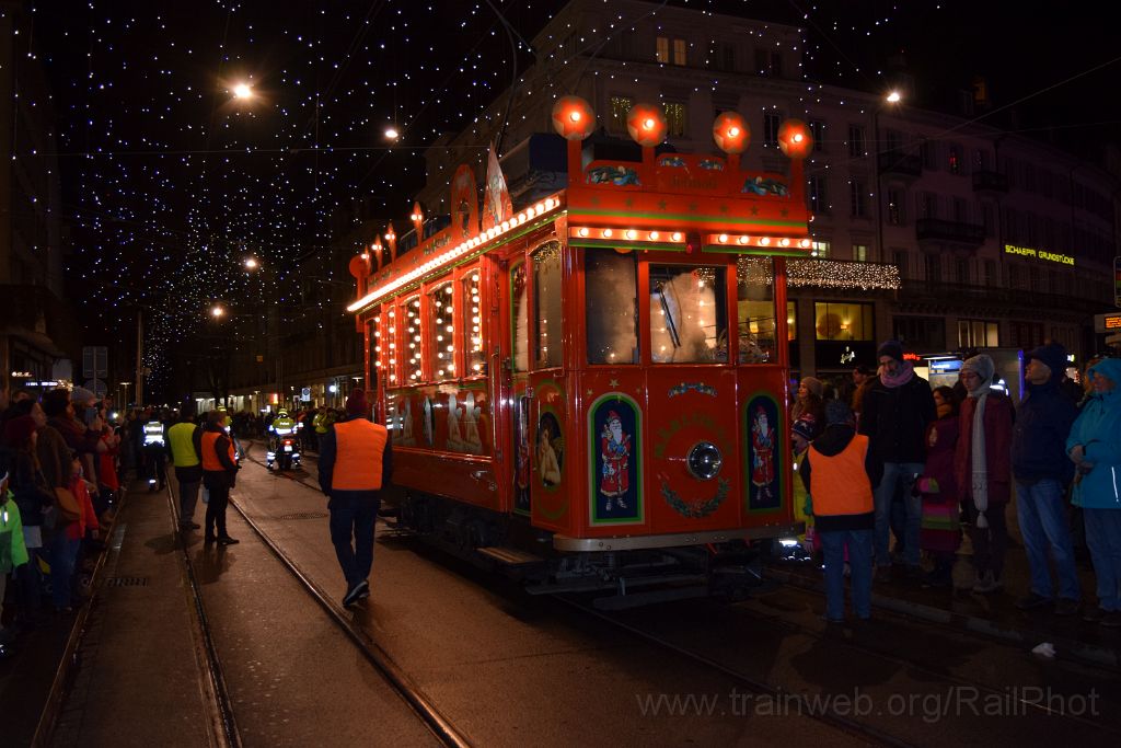 3782-0045-291115.jpg - VBZ Ce 2/2 1208 "Märlitram" / Paradeplatz 29.11.2015