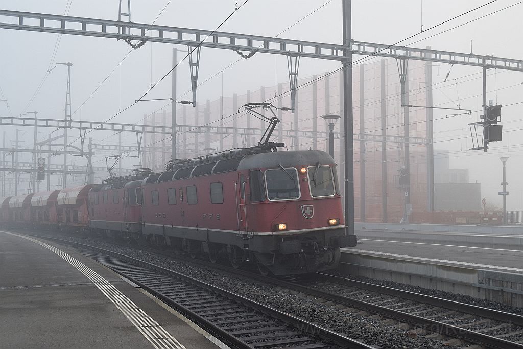 3786-0043-071215.jpg - SBB-CFF Re 6/6 11684 "Immensee" + Re 4/4''' 11355 / Zürich-Oerlikon 7.12.2015
