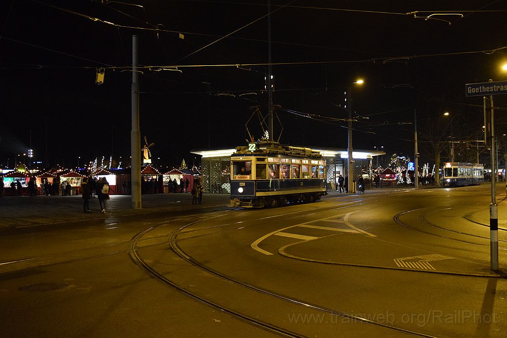 3789-0039-091215.jpg - StStZ Ce 4/4 1330 "Partytram" / Bahnhof Stadelhofen 9.12.2015