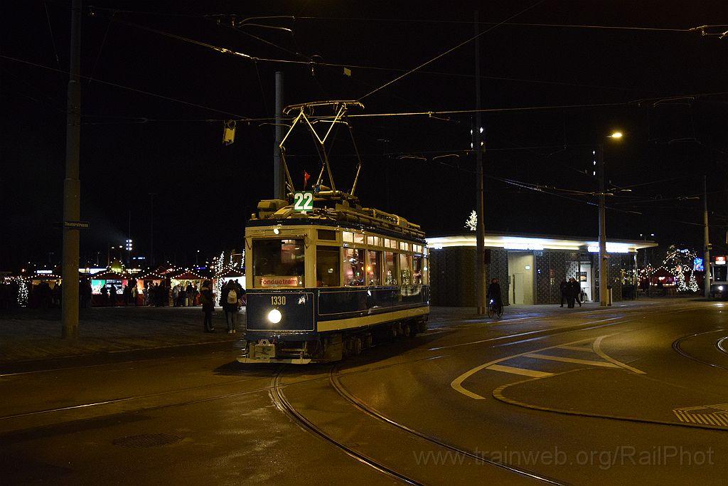 3789-0043-091215.jpg - StStZ Ce 4/4 1330 "Partytram" / Bahnhof Stadelhofen 9.12.2015