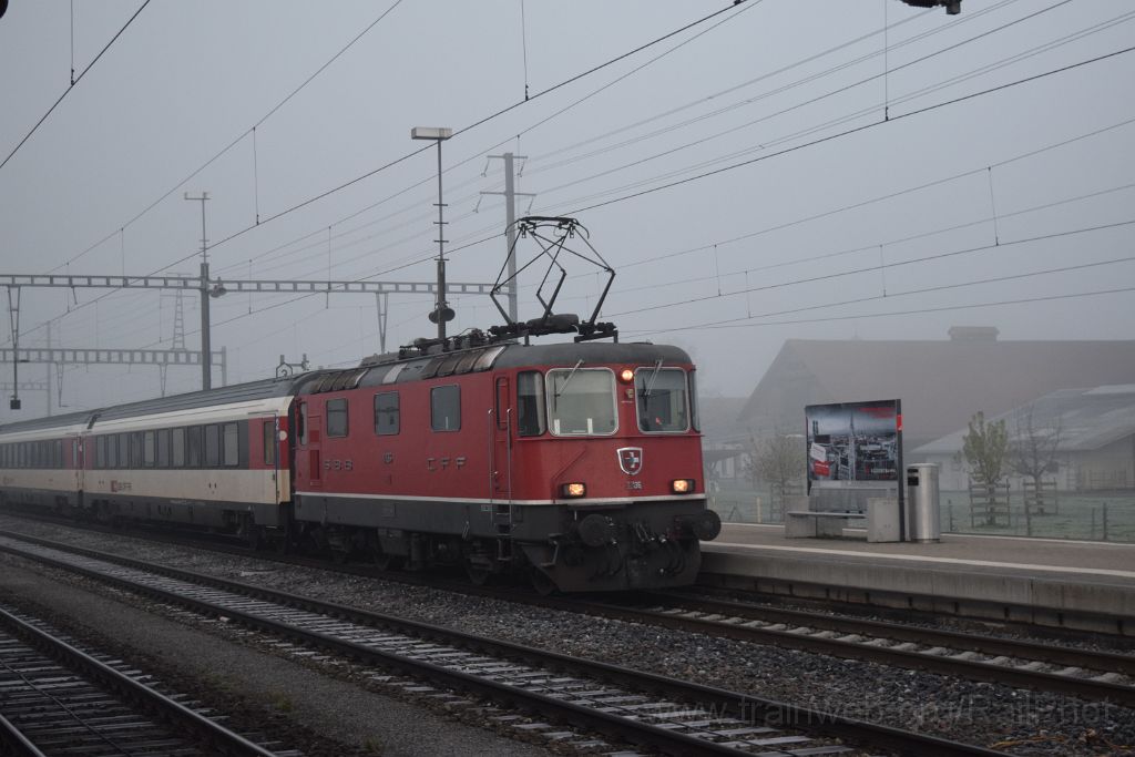 3791-0024-111215.jpg - SBB-CFF Re 4/4'' 11136 / Pfäffikon SZ 11.12.2015