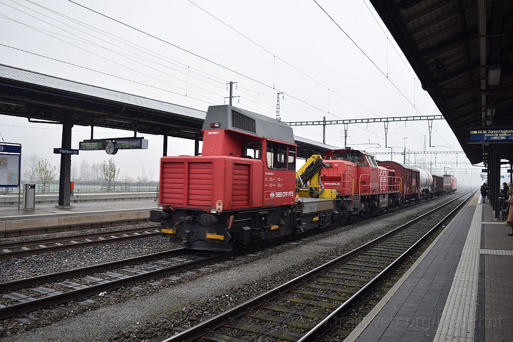 3792-0005-111215.jpg - DBAG 185.135-1 + SBB-CFF Am 843.006-8 + Tm 234.005-7 / Pfäffikon SZ 11.12.2015