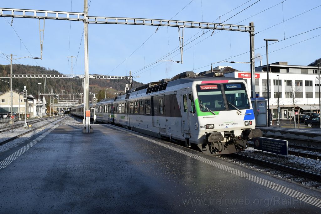 3793-0022-111215.jpg - SOB RBDe 561.084-5 / Wattwil 11.12.2015