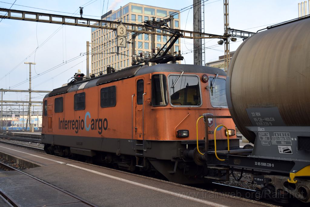 3794-0028-151215.jpg - SBB-CFF Re 4/4'' 11320 "InterRegio Cargo" / Zürich-Altstetten 15.12.2015