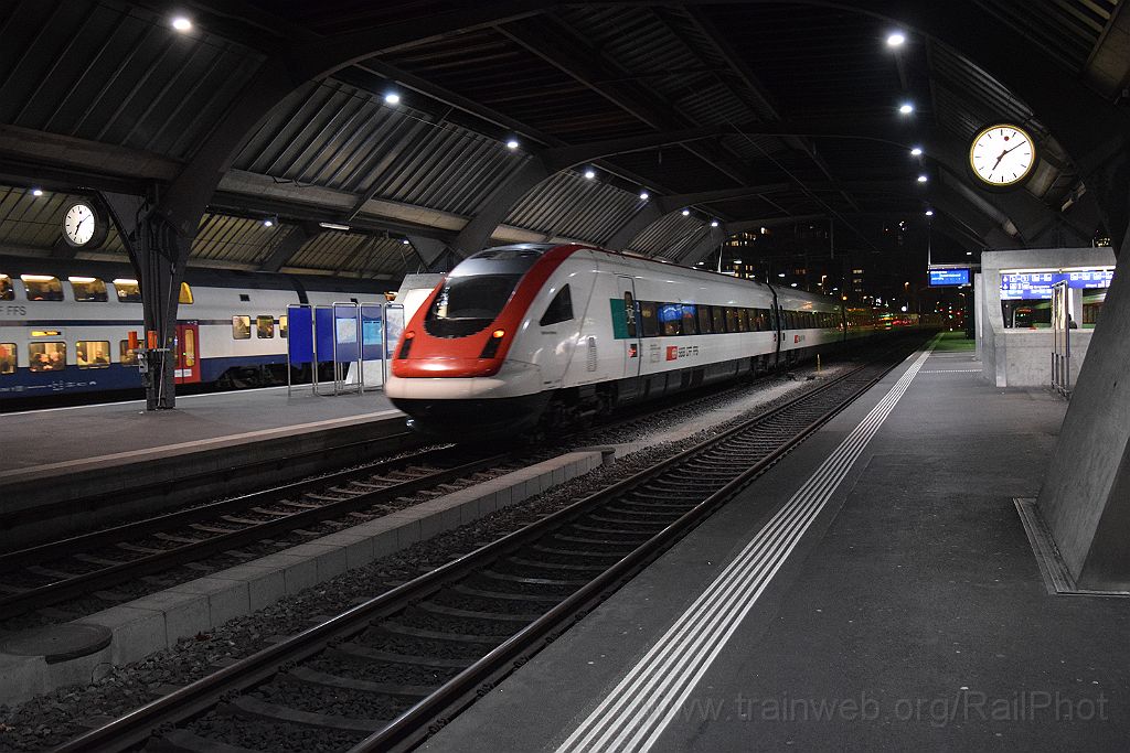 3801-0009-171215.jpg - SBB-CFF ICN RABDe 500.041 "William Barbey" / Zürich HB 17.12.2015