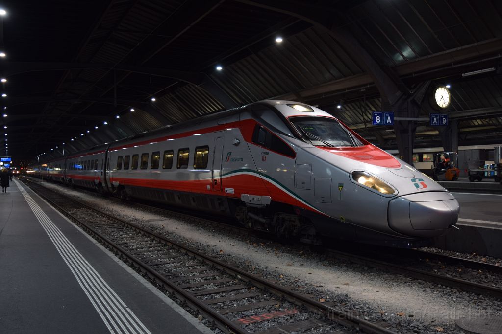 3802-0002-171215.jpg - FS ETR 93 85 5 610.111-2 / Zürich HB 17.12.2015