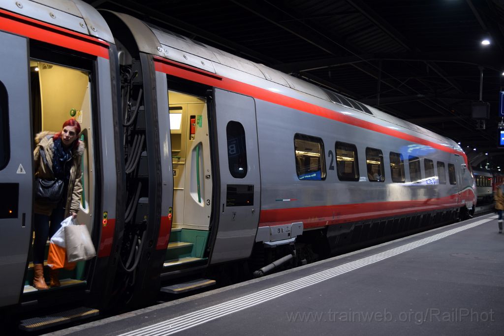 3802-0033-171215.jpg - FS ETR 93 85 5 610.711-9 / Zürich HB 17.12.2015