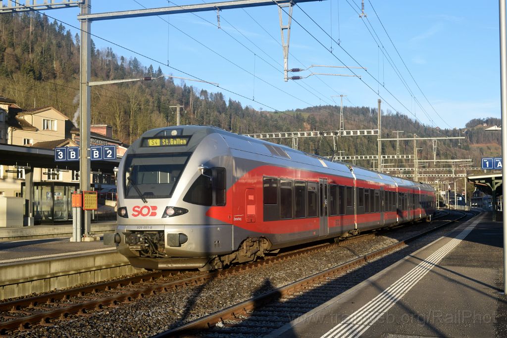 3804-0029-201215.jpg - SOB RABe 526.051-8 "Zimmerberg" / Wattwil 20.12.2015