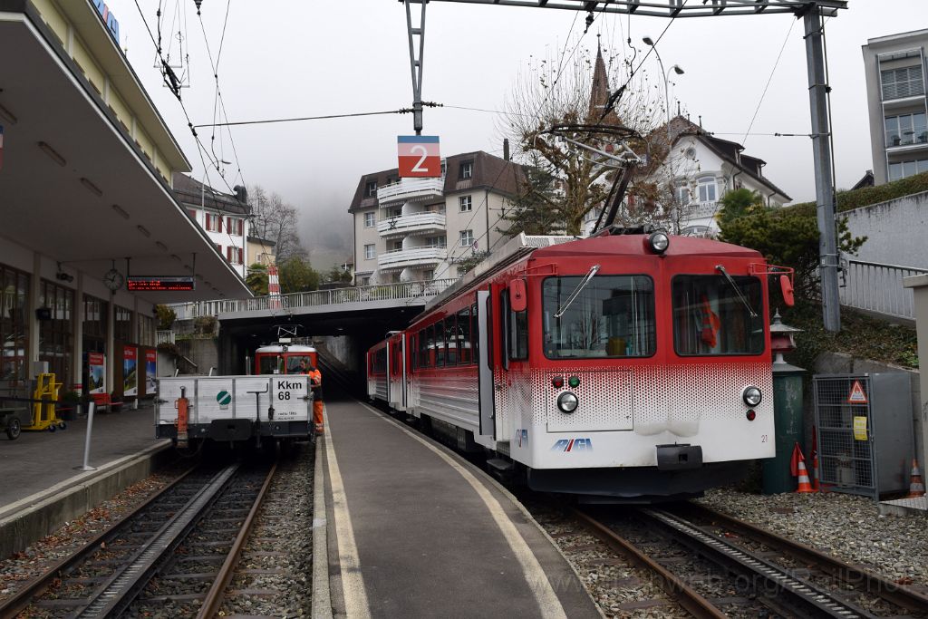 3812-0027-291215.jpg - VRB Bhe 4/4 21 + Bt 31 + Kkm 68 / Vitznau 29.12.2015