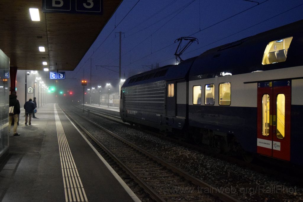 3812-0049-301215.jpg - SBB-CFF Re 450.018-7 "Hirslanden / Hottingen" / Wetzikon 30.12.2015