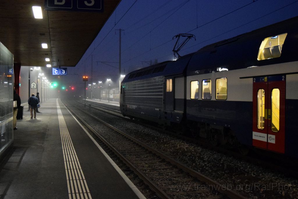 3812-0050-301215.jpg - SBB-CFF Re 450.018-7 "Hirslanden / Hottingen" / Wetzikon 30.12.2015