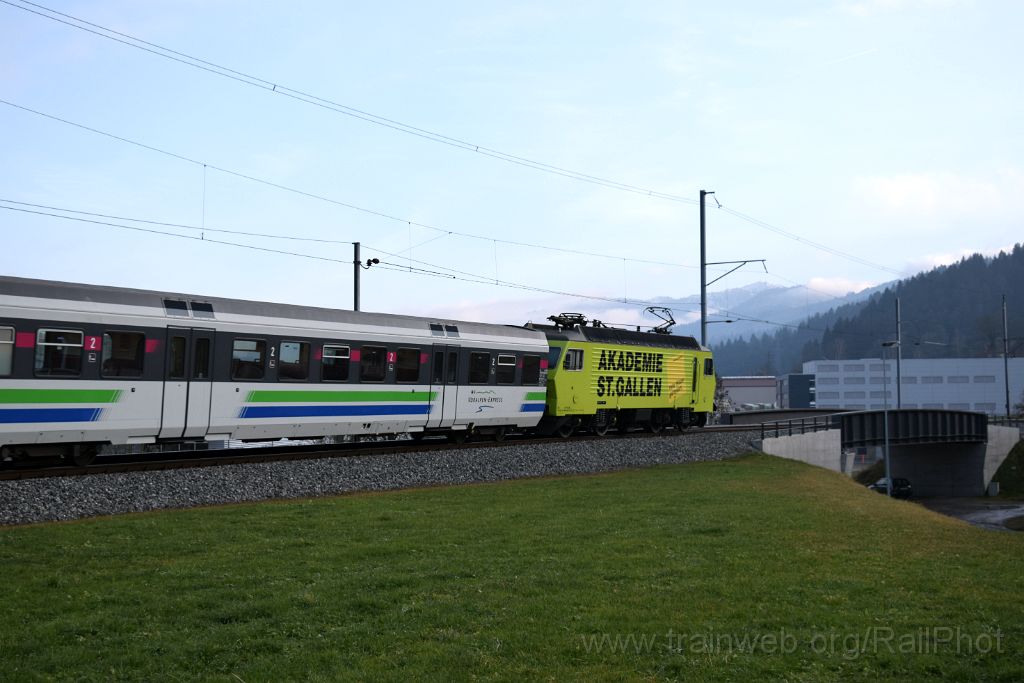 3813-0023-010116.jpg - SOB Re 446.018-4 "Akademie St.Gallen" / Wattwil 1.1.2016