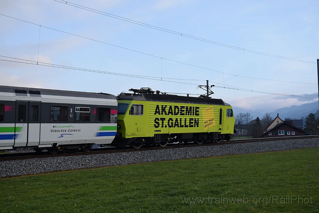 3813-0028-010116.jpg - SOB Re 446.018-4 "Akademie St.Gallen" / Wattwil 1.1.2016