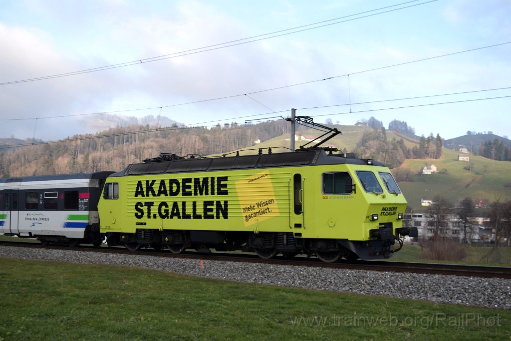 3813-0029-010116.jpg - SOB Re 446.018-4 "Akademie St.Gallen" / Wattwil 1.1.2016