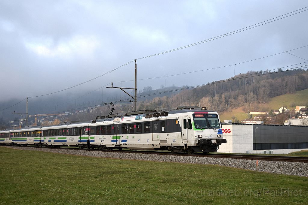 3813-0040-010116.jpg - SOB RBDe 561.083-7 "Richterswil-Samstagern" / Wattwil 1.1.2016