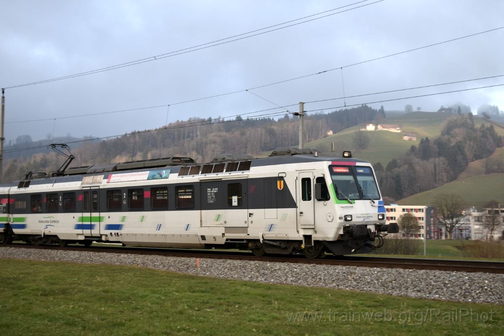 3813-0041-010116.jpg - SOB RBDe 561.083-7 "Richterswil-Samstagern" / Wattwil 1.1.2016