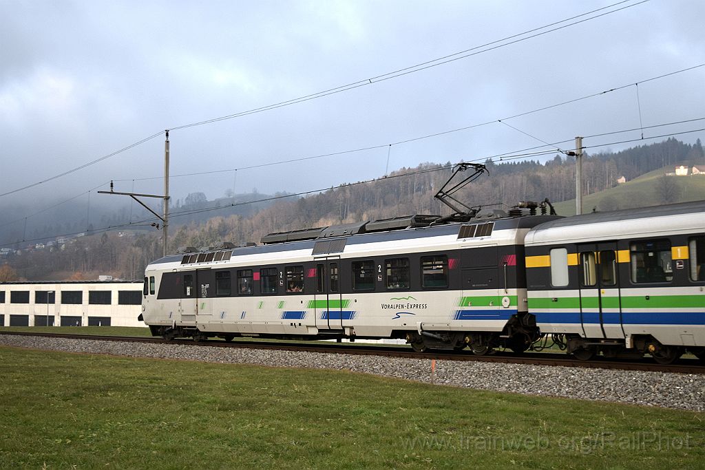 3813-0049-010116.jpg - SOB RBDe 561.174-4 / Wattwil 1.1.2016
