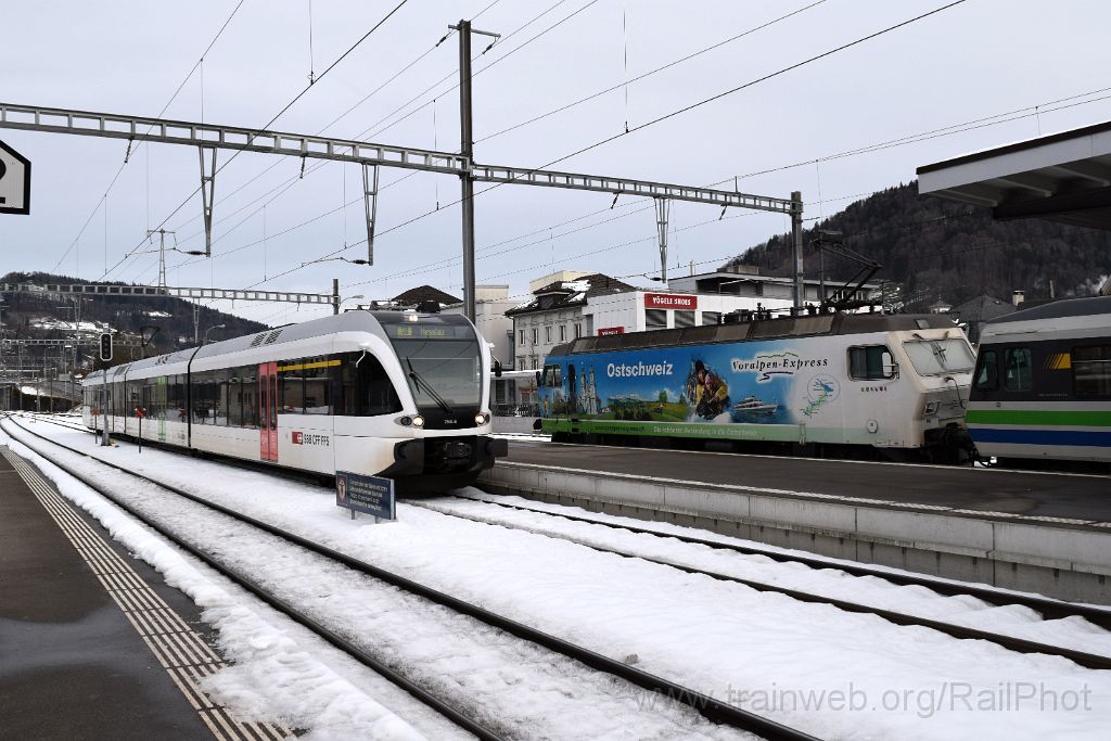 3816-0010-260116.jpg - SOB Re 456.091-8 "Romanshorn" + Thurbo RABe 526.758-8 "Sargans" / Wattwil 26.1.2016
