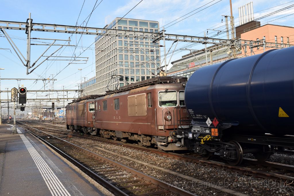 3817-0002-260116.jpg - BLS Re 4/4 175 "Gampel" + Re 4/4 171 "Därligen" / Zürich-Altstetten 26.1.2016