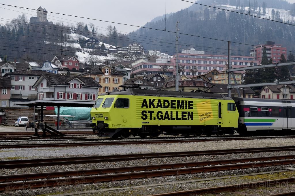 3825-0025-280216.jpg - SOB Re 446.018-4 "Akademie St.Gallen" / Wattwil 28.2.2016