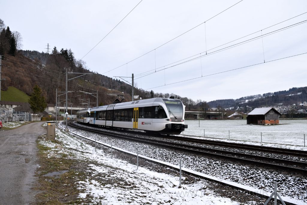 3833-0041-040316.jpg - Thurbo RABe 526.703-4 "Kanton St.Gallen" + RABe 526.747-1 / Wattwil 4.3.2016