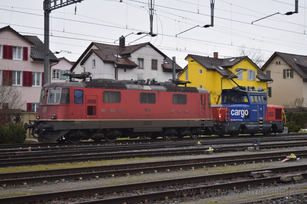 3833-0050-050316.jpg - SBB-CFF Re 4/4'' 11232 + Eem 923.013-7 "Le Moléson" / Wil 5.3.2016