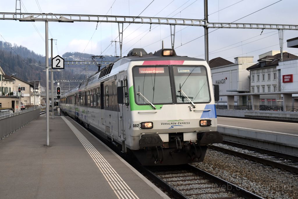 3842-0011-090316.jpg - SOB RBDe 561.082-9 / Wattwil 9.3.2016