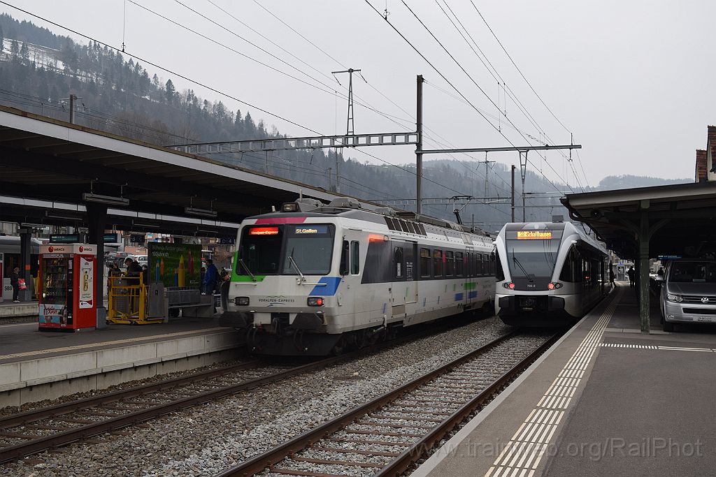 3844-0035-110316.jpg - SOB RBDe 561.082-9 + Thurbo RABe 526.796-8 / Wattwil 11.3.2016