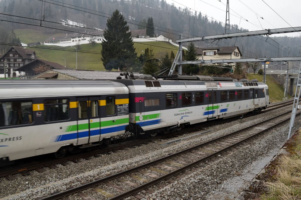 3846-0043-120316.jpg - SOB RBDe 561.083-7 "Richterswil-Samstagern" / Wattwil 12.3.2016