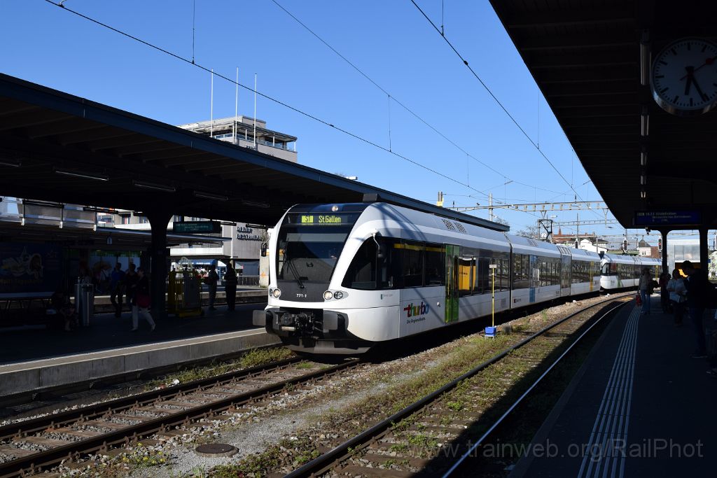 3877-0014-060516.jpg - Thurbo RABe 526.771-1 "Kanton Luzern" + RABe 526.759-6 / Wil 6.5.2016