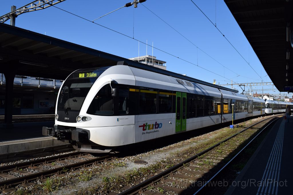 3877-0017-060516.jpg - Thurbo RABe 526.771-1 "Kanton Luzern" + RABe 526.759-6 / Wil 6.5.2016