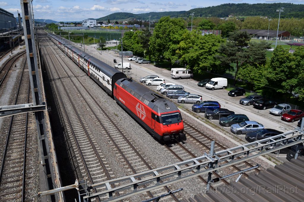 3919-0044-200516.jpg - SBB-CFF Re 460.053-2 "Suhrental" / Zürich-Mülligen (Hermetschloobrücke) 20.5.2016