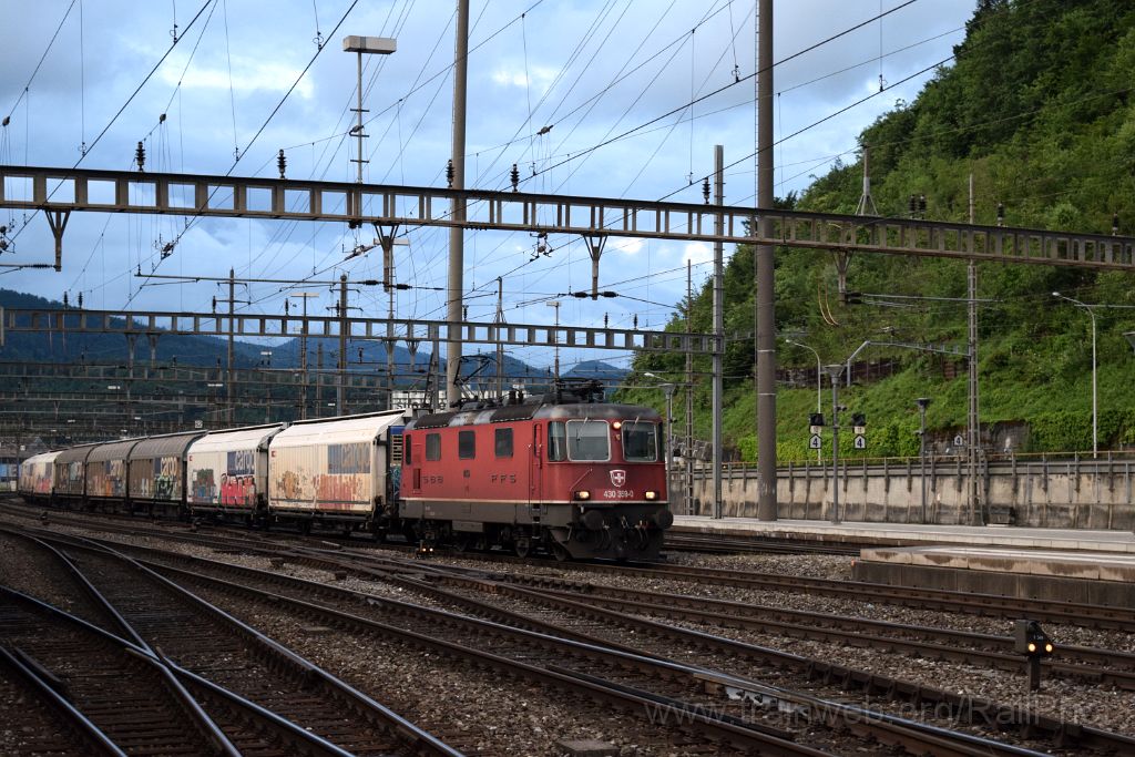 3933-0002-030616.jpg - SBB-CFF Re 4/4''' 11359 / Olten 3.6.2016