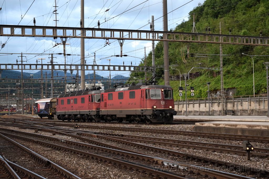 3933-0031-030616.jpg - SBB-CFF Re 4/4'' 11232 + Re 6/6 11637 "Sonceboz - Sombeval" / Olten 3.6.2016