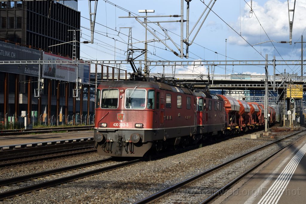 3945-0041-060616.jpg - SBB-CFF Re 4/4''' 11353 + Re 4/4'' 11239 "Porrentruy" / Zürich-Altstetten 6.6.2016