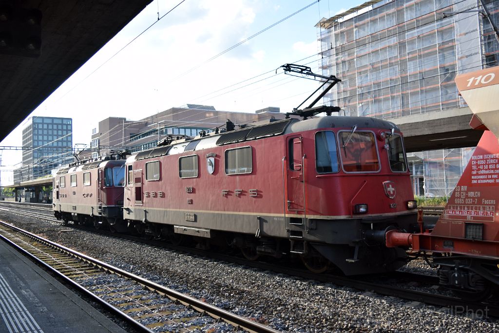 3946-0006-060616.jpg - SBB-CFF Re 4/4''' 11353 + Re 4/4'' 11239 "Porrentruy" / Zürich-Altstetten 6.6.2016
