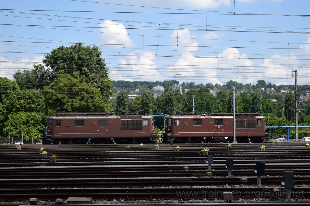3950-0032-070616.jpg - BLS Re 4/4 170 "Brig-Glis" + Re 4/4 169 "Bönigen" / Zürich-Mülligen 7.6.2016