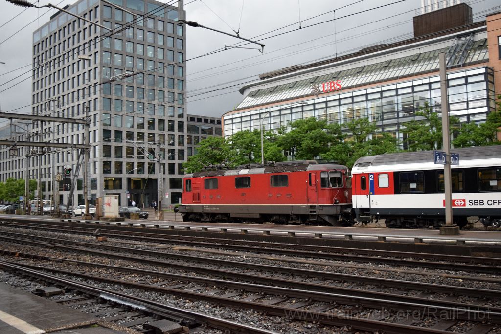 3957-0003-080616.jpg - SBB-CFF Re 4/4'' 11112 / Zürich-Altstetten 8.6.2016