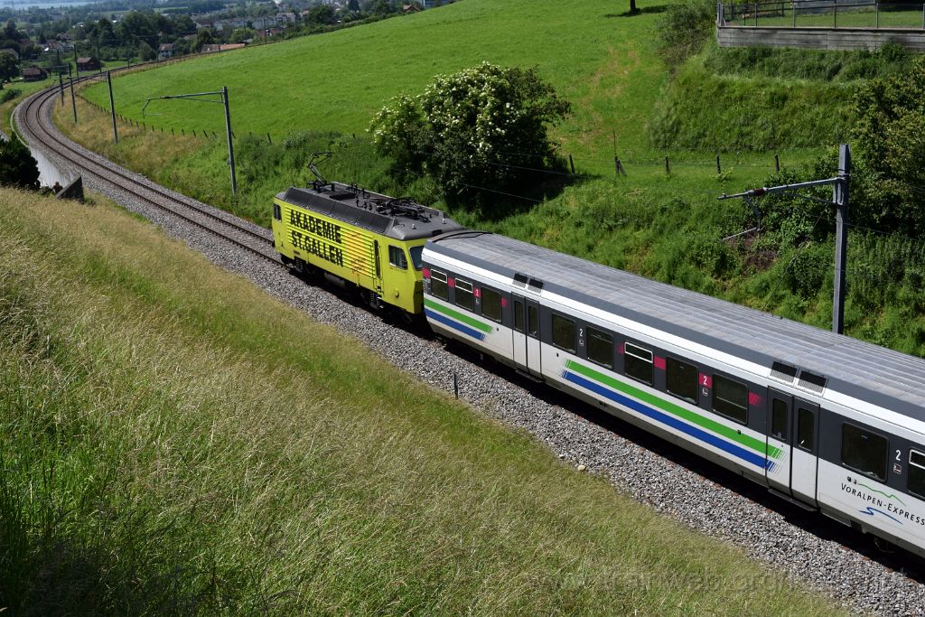 3961-0017-100616.jpg - SOB Re 446.018-4 "Akademie St.Gallen" / Kaltbrunn 10.6.2016