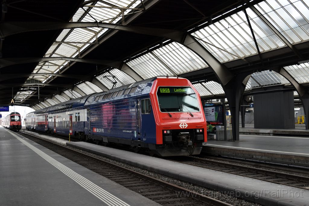 3963-0014-010716.jpg - SBB-CFF Re 450.066-6 "Neerach" + RABe 514.041-3 / Zürich HB 1.7.2016