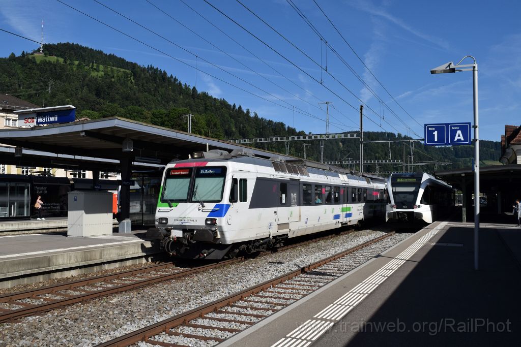 3966-0002-040716.jpg - SOB RBDe 561.082-9 + Thurbo RABe 526.726-5 "Rorschach" / Wattwil 4.7.2016