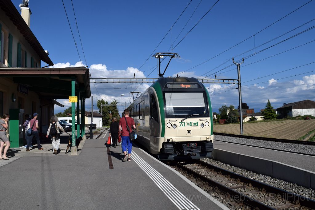 3972-0004-050716.jpg - MBC Be 4/4 32 + Be 4/4 33 / Apples 5.7.2016