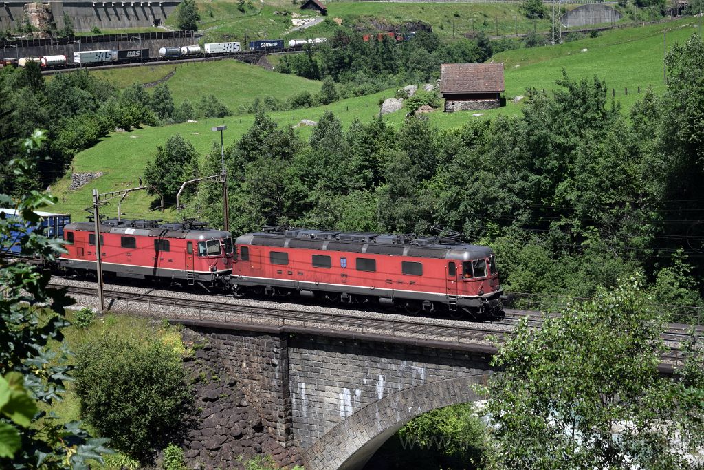 3981-0008-070716.jpg - SBB-CFF Re 6/6 11672 "Balerna" + Re 4/4'' 11335 / Wattingen 7.7.2016