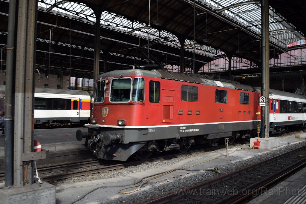 3992-0003-080716.jpg - SBB-CFF Re 4/4'' 11143 / Basel SBB 8.7.2016